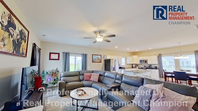 Foto del edificio - Like New Home with Open Layout and Spacious Rooms