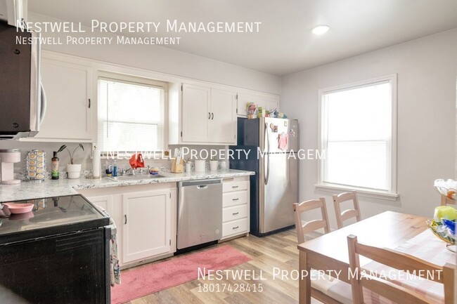 Building Photo - Fantastic 4-bed Multiplex in South Salt Lake