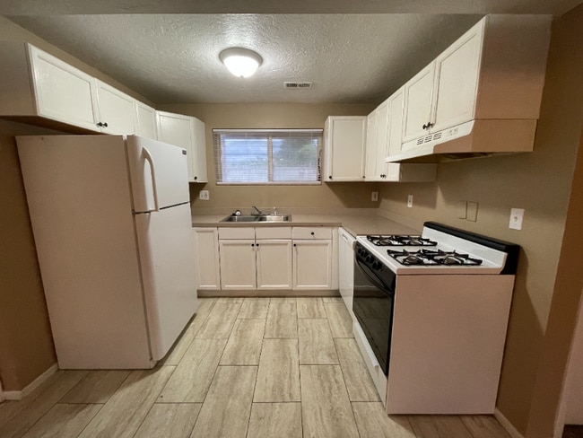 Building Photo - 211 Ridgecrest Dr