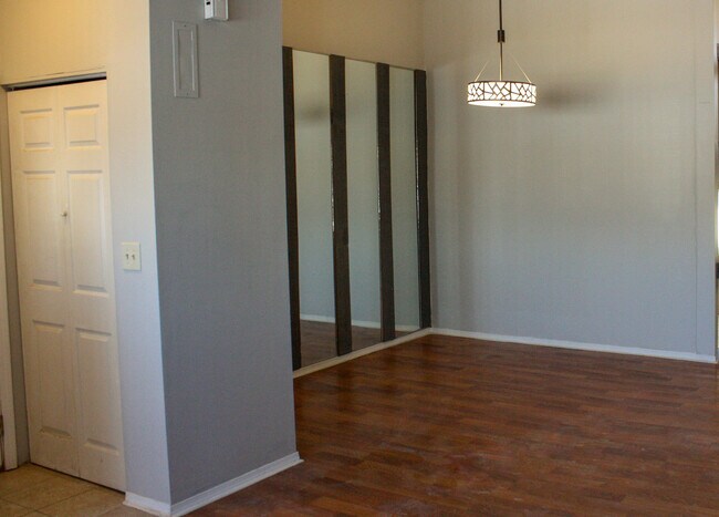 Building Photo - 823 Cherry Valley Rd