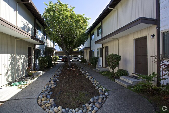 Foto del edificio - 2190 Chanticleer Ave