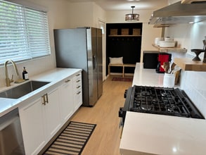 Building Photo - 1095 Calle Jazmin