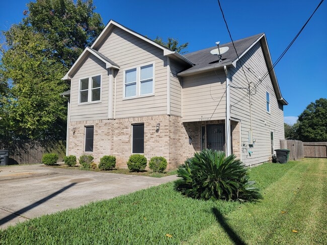 Building Photo - 3813 Lydia St