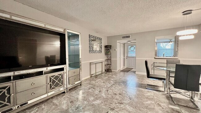 Foto del edificio - 16 Willowbrook Ln