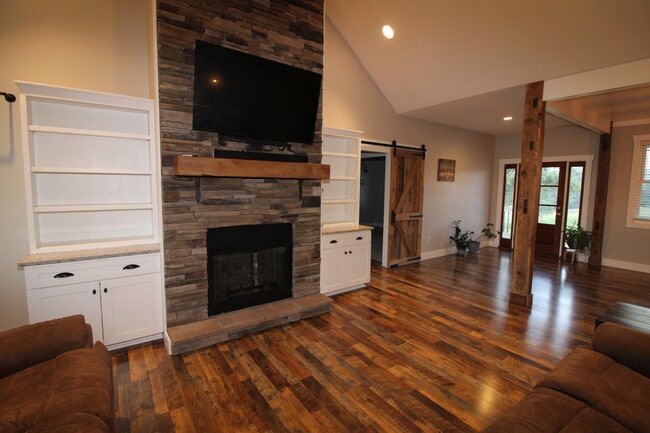 Building Photo - 1355 Bear Creek Rd