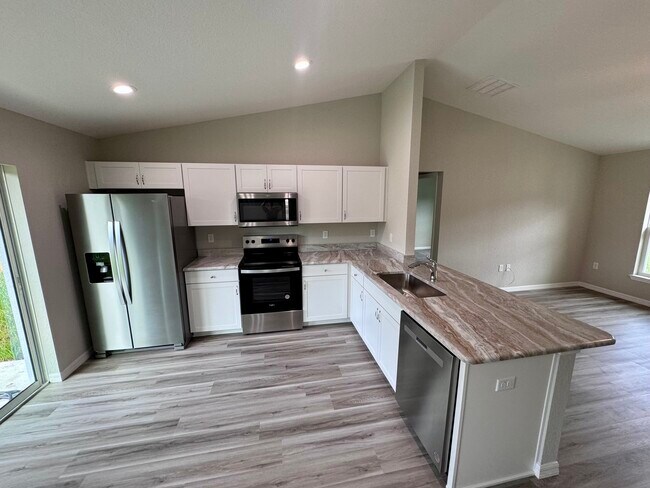 Foto del edificio - 20072 SW Marine Blvd