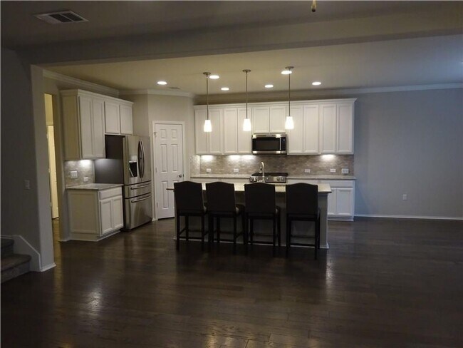 Foto del edificio - Large Three Bedroom Home Near Mary Moore Searight Park