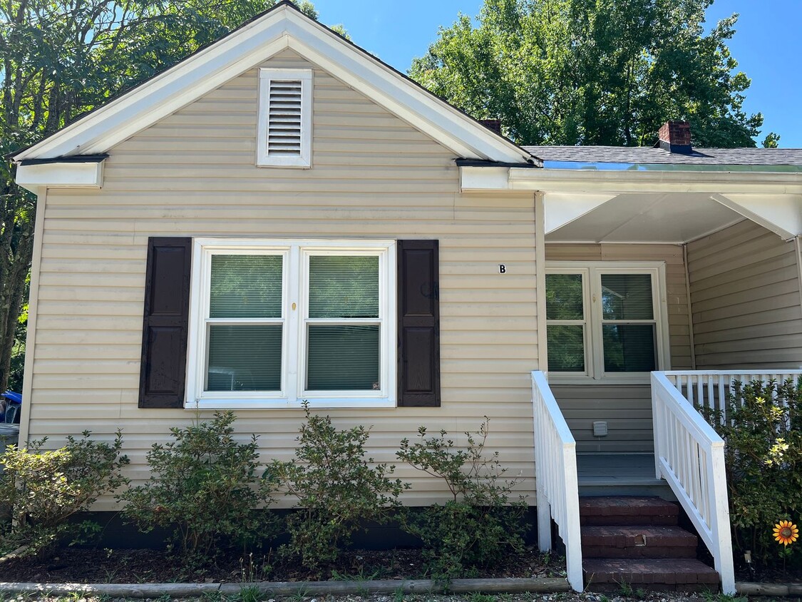 Primary Photo - Freshly Updated 3/1 Duplex in Spartanburg