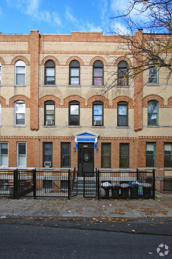 Foto principal - 32-50 48th St
