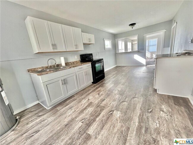 Building Photo - 1127 US-59