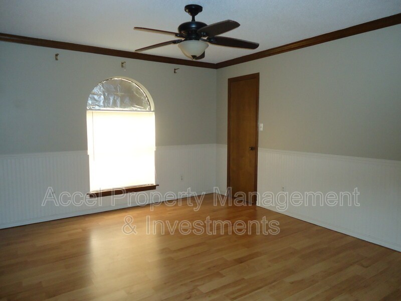 Building Photo - 2036 S 5th St