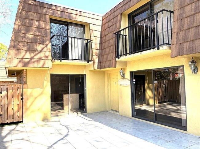 Foto del edificio - 5371 Bamboo Ct