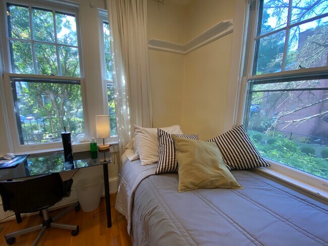 Foto del edificio - 5335 42nd Pl NW