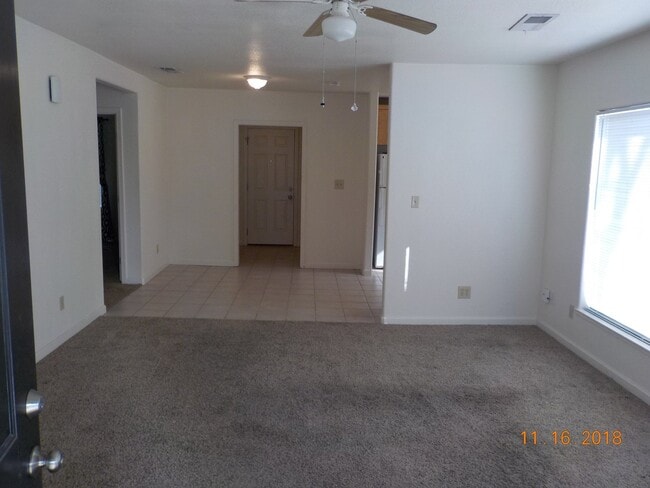 Building Photo - Charming Downtown House