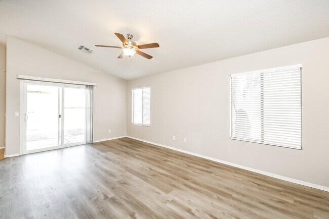 Foto del edificio - 9146 E Encanto St