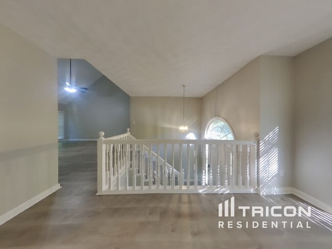 Foto del edificio - 336 Sterling Dr