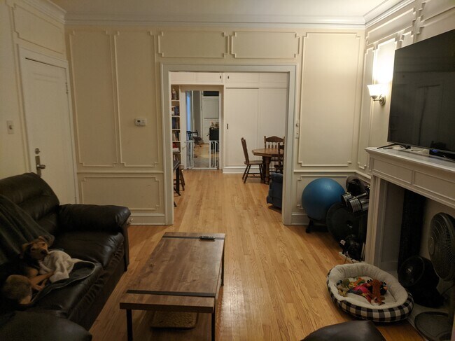 Foto del edificio - 3709 N Damen Ave