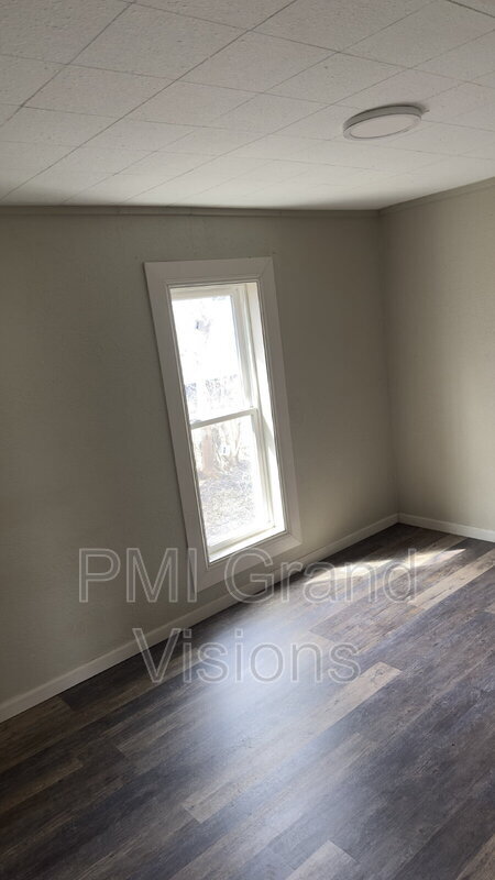 Building Photo - 2917 Pine Ave