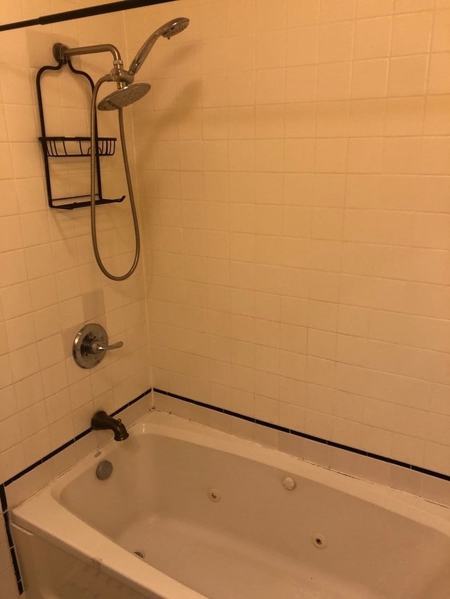 Foto del edificio - 717 Hamlin St NE