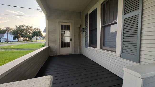 Front Porch - 210 Clara St
