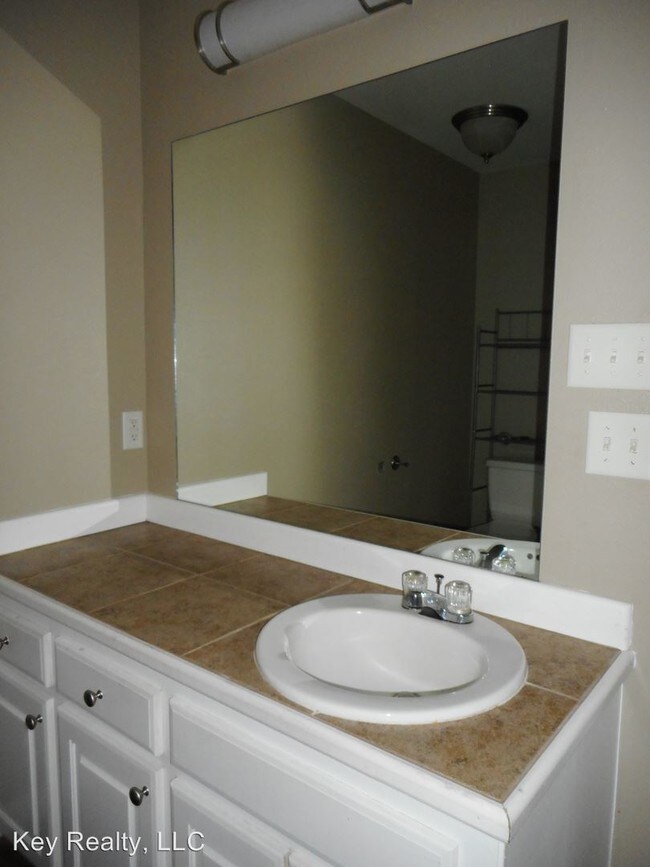 Building Photo - 5990 Valerie Dr