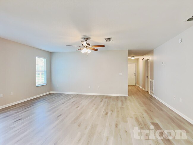 Building Photo - 2122 Center Way