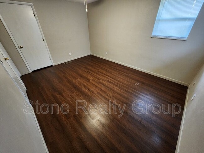Building Photo - 3742 E Beulah Ave