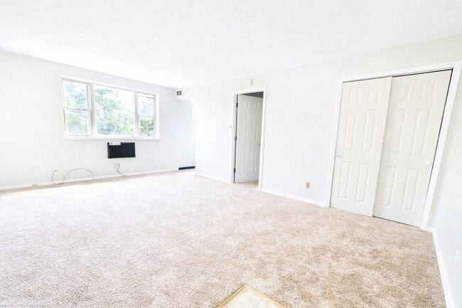 Junior - Living Space - Waldorf Park Apartments