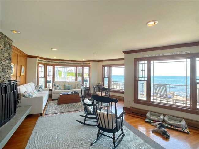 Foto del edificio - 83 Shore Dr