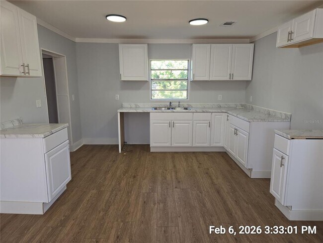 Foto del edificio - 604 E College Ave