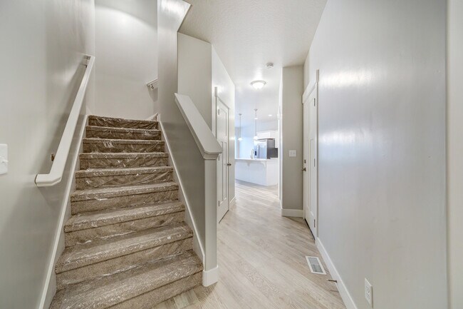 Foto del edificio - 158 W Silver Springs Dr