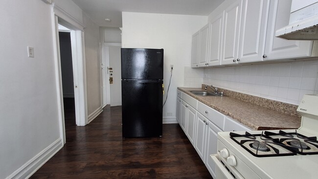 Building Photo - 117 57th St
