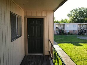 Building Photo - 638 Heidrich St