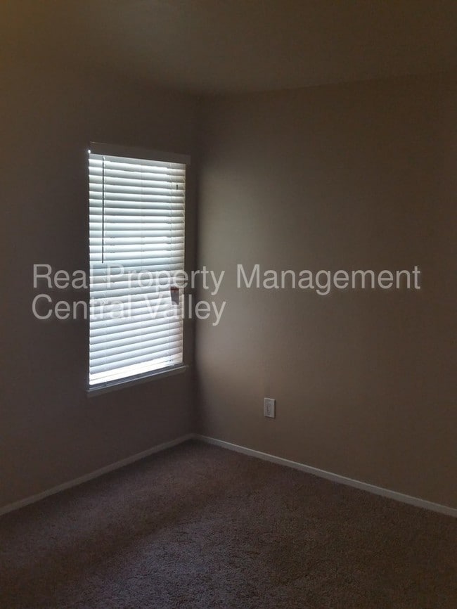 Building Photo - 2950 S Rose Brook Dr