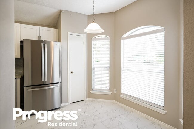 Building Photo - 2829 Hidden Springs Dr