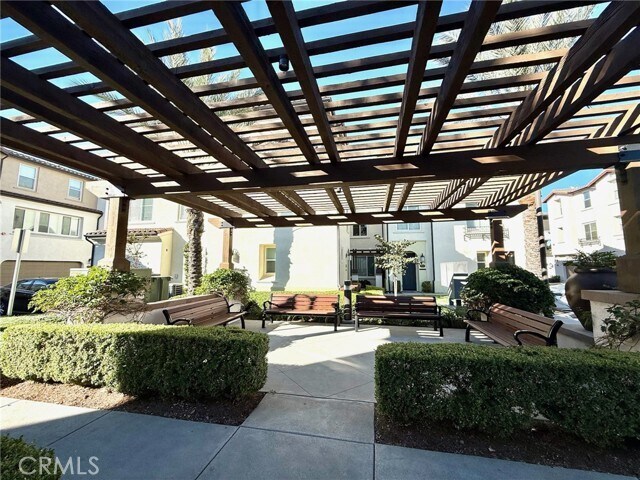 Foto del edificio - 8258 Celestial Ave