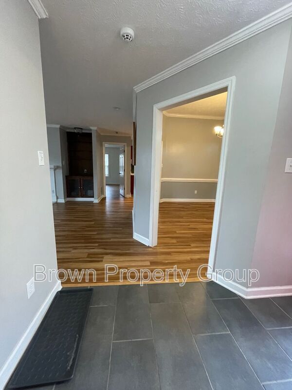 Building Photo - 158 Ridgeway Dr