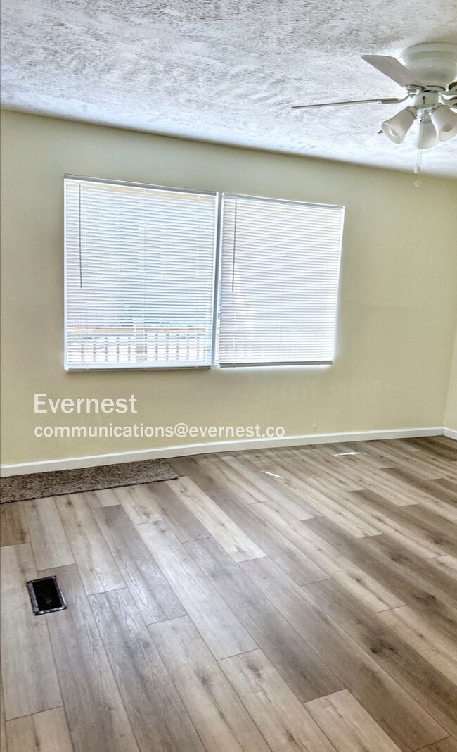 Foto del edificio - 1050 Holmden Ave