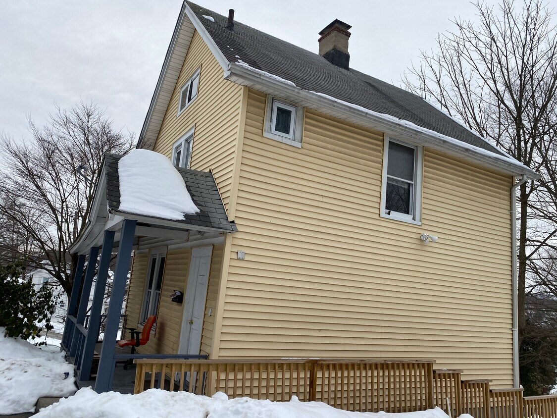 Side view - 1214 Maple Ave