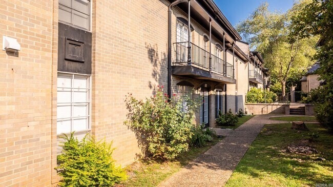 Building Photo - 1601 N Bryant St