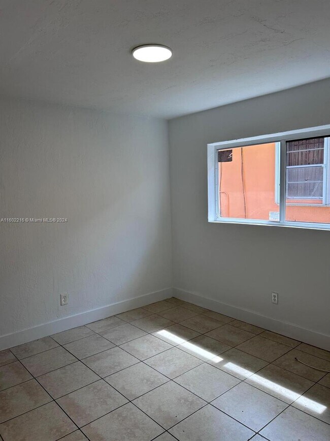 Foto del edificio - 1128 NW 76th St