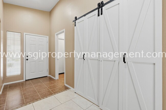 Foto del edificio - 18544 W Palo Verde Ave