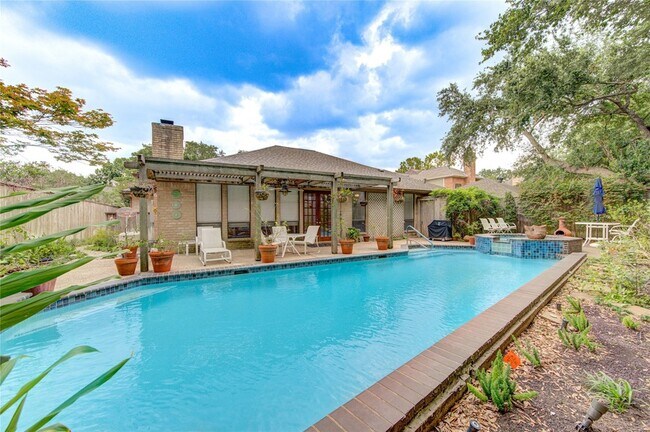 Foto del edificio - 12307 Rocky Knoll Dr