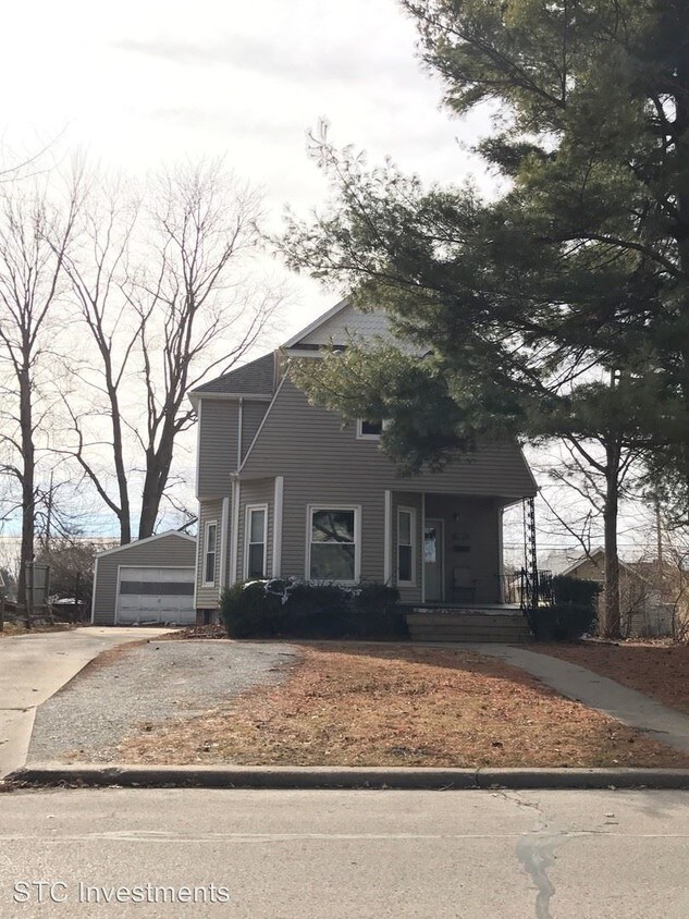 Primary Photo - 4 br, 1.5 bath House - 809 W. Carroll