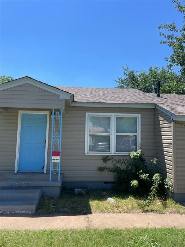 Building Photo - 203 SW 23rd Pl