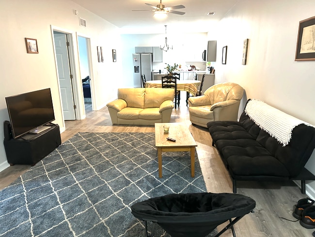 Building Photo - 17 W Main St