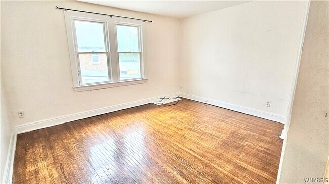 Foto del edificio - 657 Englewood Ave