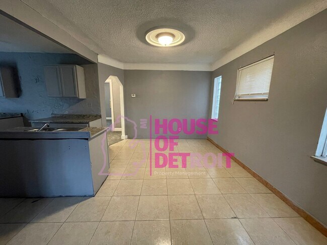 Building Photo - 3 BEDROOM | 1 BATHROOM | FREE PRE SCREEN