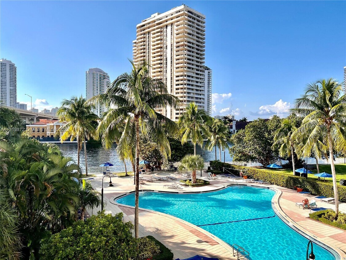 19390 Collins Ave Unit 301, Sunny Isles Beach, FL 33160 Condo for