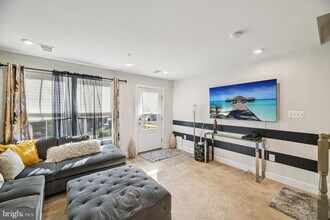 Building Photo - 251 Phoenix Dr